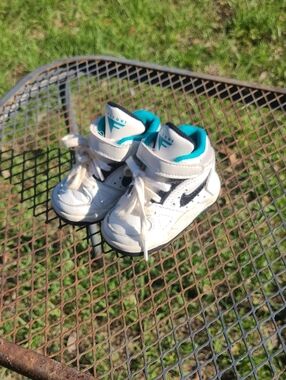 Vintage Nike Baby Flight 9s White And Teal Size 2